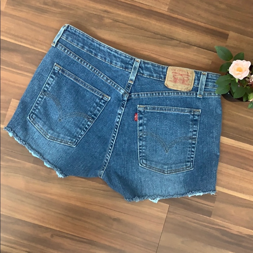 Levi’s Low stretch 519 cutoff Shorts - Picture 3 of 6